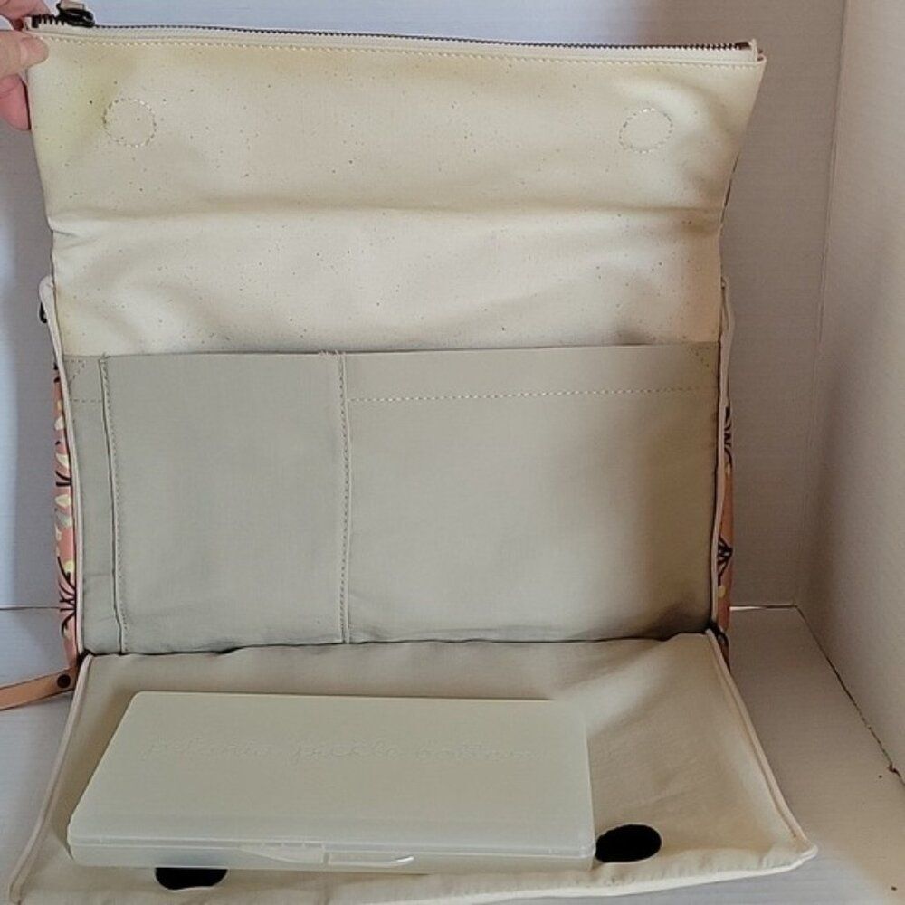 Petunia Pickle Bottom Diaper Bag Birch Blissful Brisbane Shoulder Crossbody Baby - Picture 10 of 16